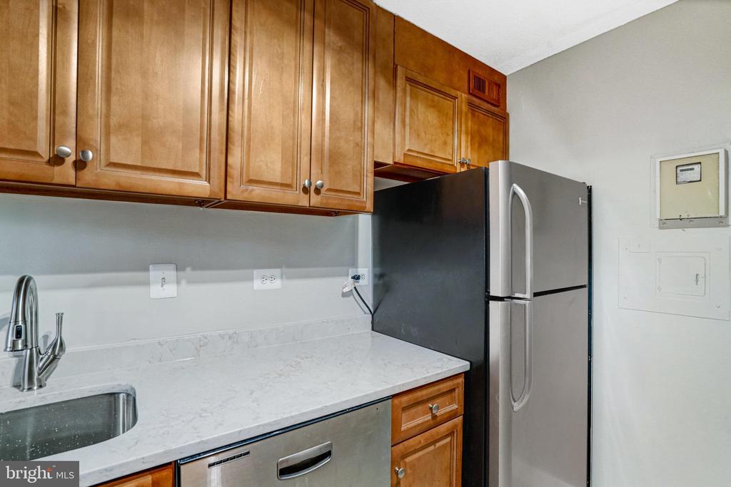 2030 N ADAMS STREET Unit: 1112