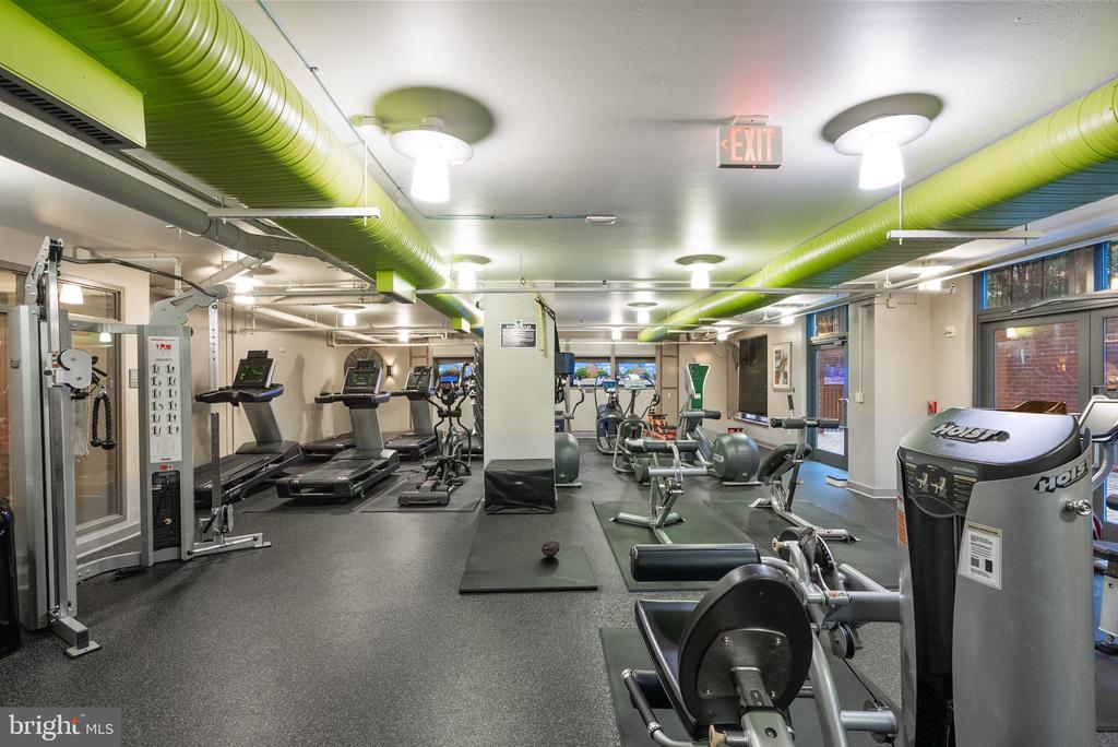 1021 N GARFIELD STREET Unit: 517