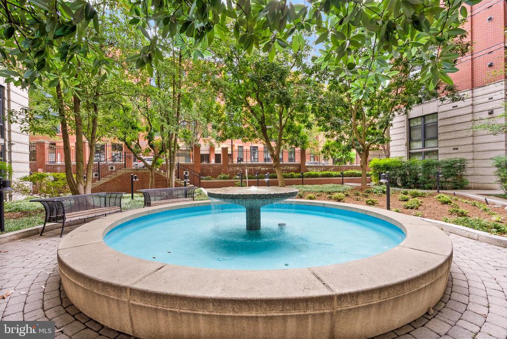1021 N GARFIELD STREET Unit: 517