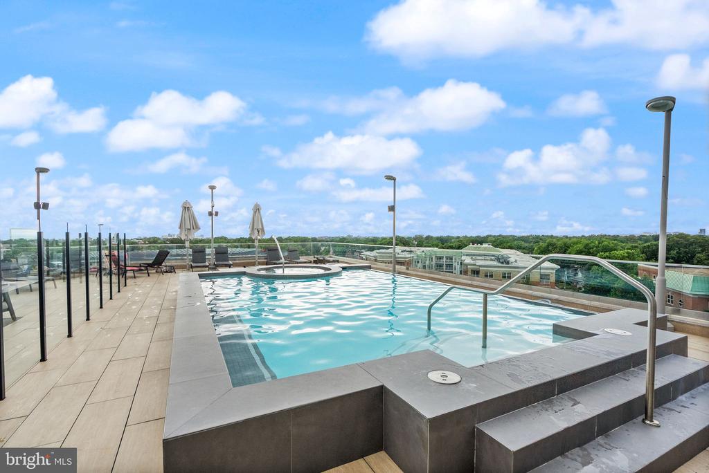1021 N GARFIELD STREET Unit: 517