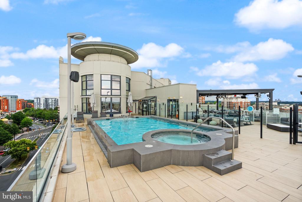 1021 N GARFIELD STREET Unit: 517