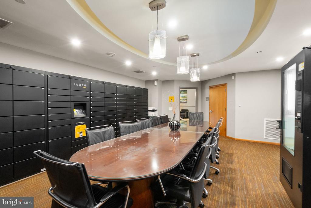 1021 N GARFIELD STREET Unit: 517