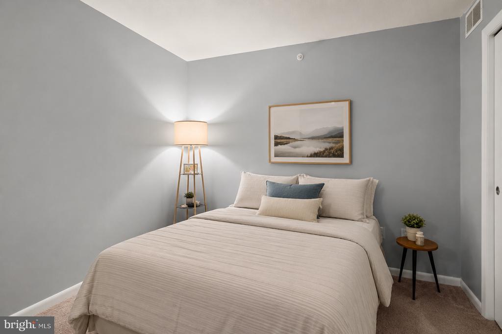 1021 N GARFIELD STREET Unit: 517