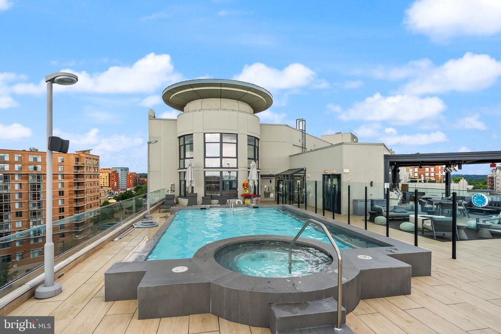 1021 N GARFIELD STREET Unit: 517