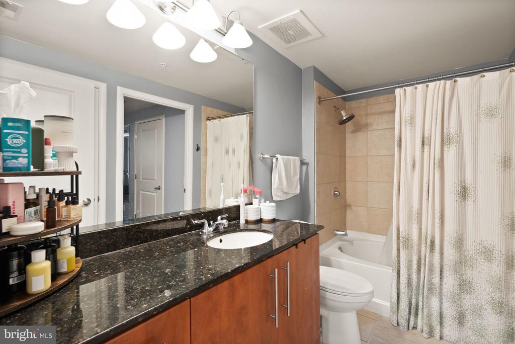 1021 N GARFIELD STREET Unit: 517