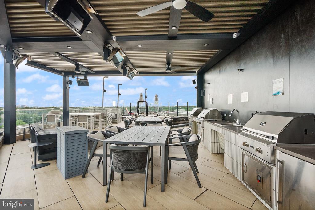1021 N GARFIELD STREET Unit: 517