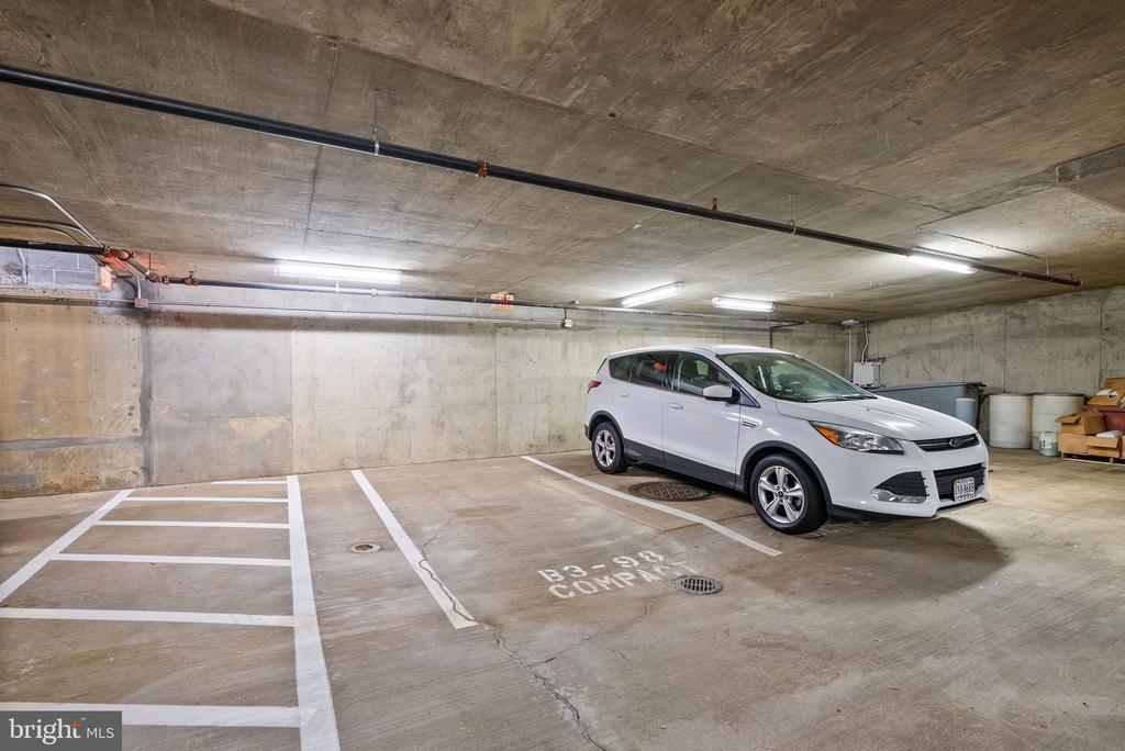 1021 N GARFIELD STREET Unit: 517