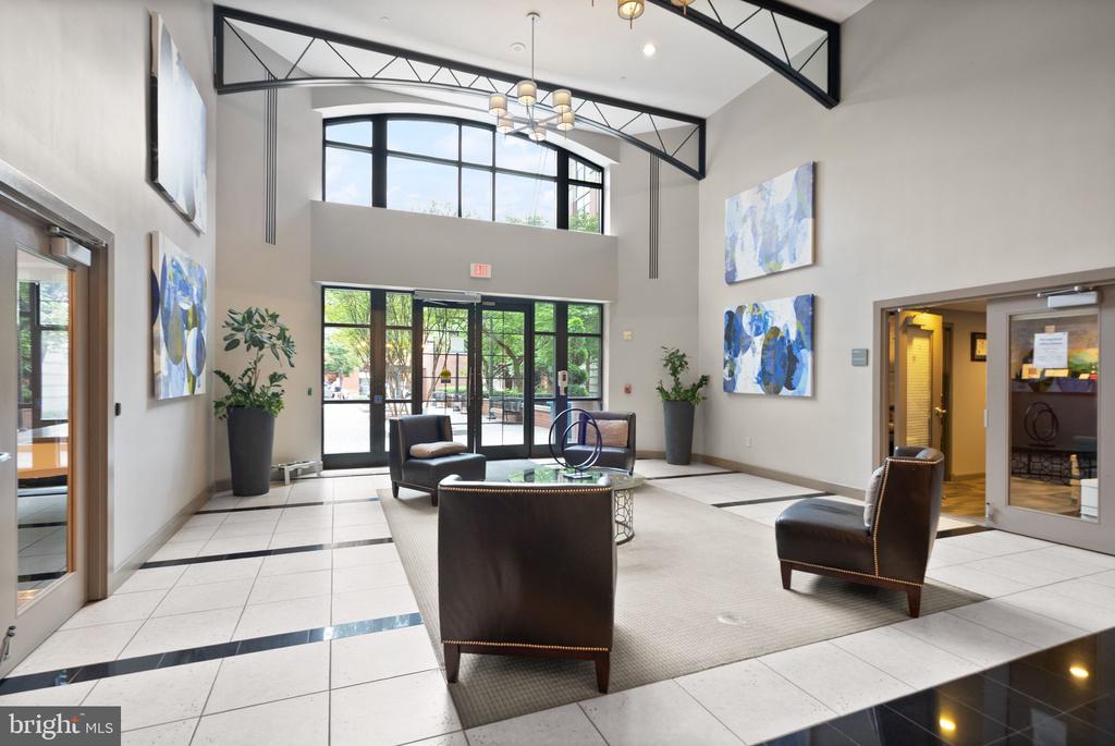 1021 N GARFIELD STREET Unit: 517