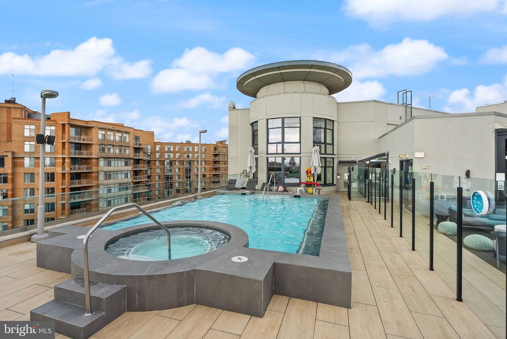 1021 N GARFIELD STREET Unit: 517