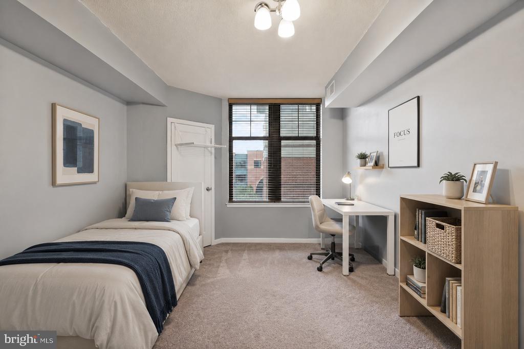 1021 N GARFIELD STREET Unit: 517