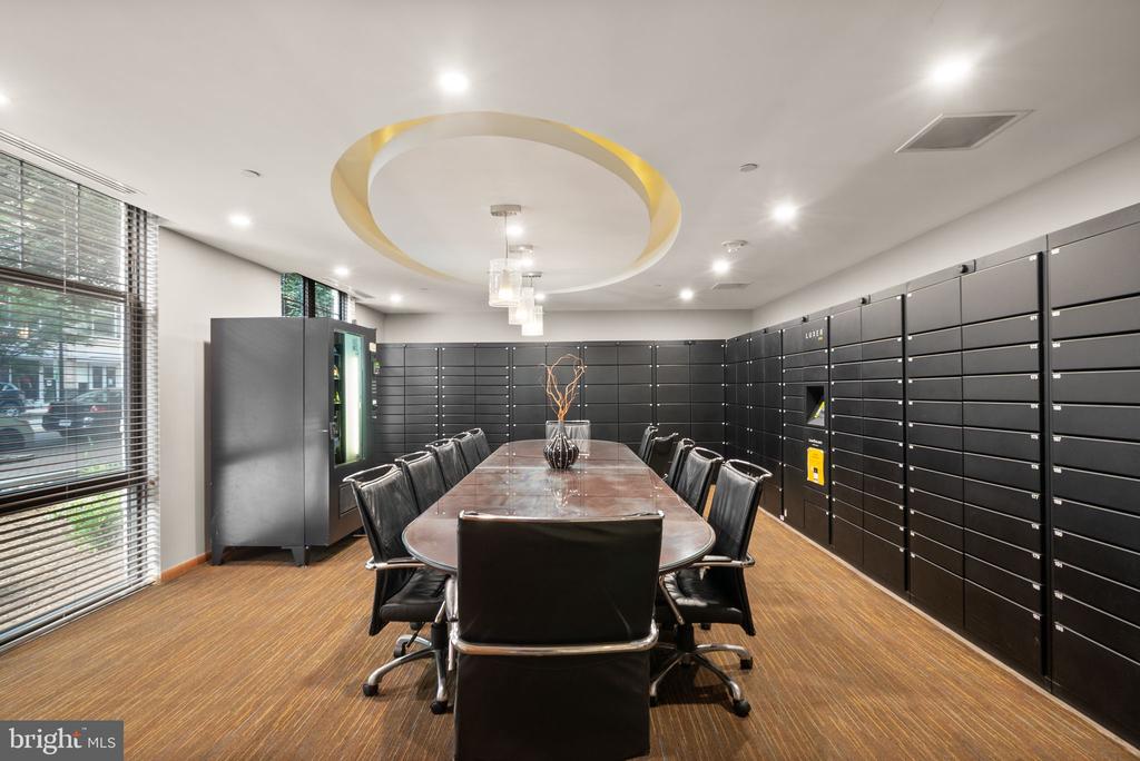 1021 N GARFIELD STREET Unit: 517