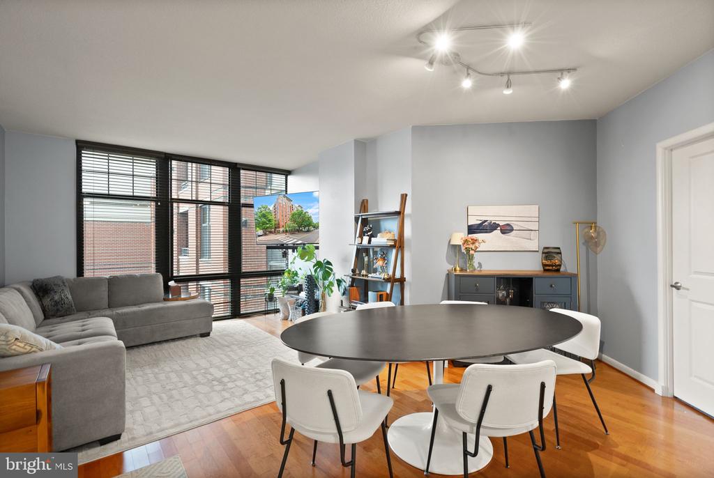 1021 N GARFIELD STREET Unit: 517
