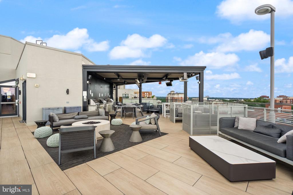 1021 N GARFIELD STREET Unit: 517