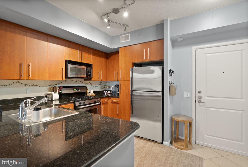 1021 N GARFIELD STREET Unit: 517
