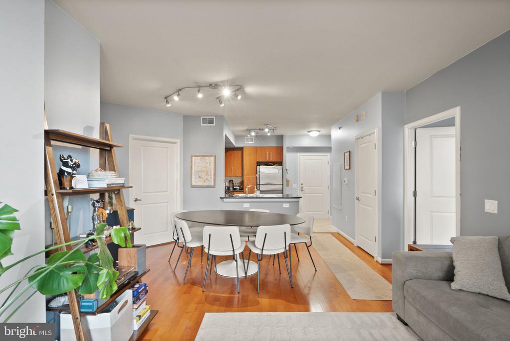 1021 N GARFIELD STREET Unit: 517