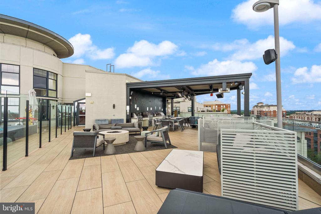 1021 N GARFIELD STREET Unit: 517