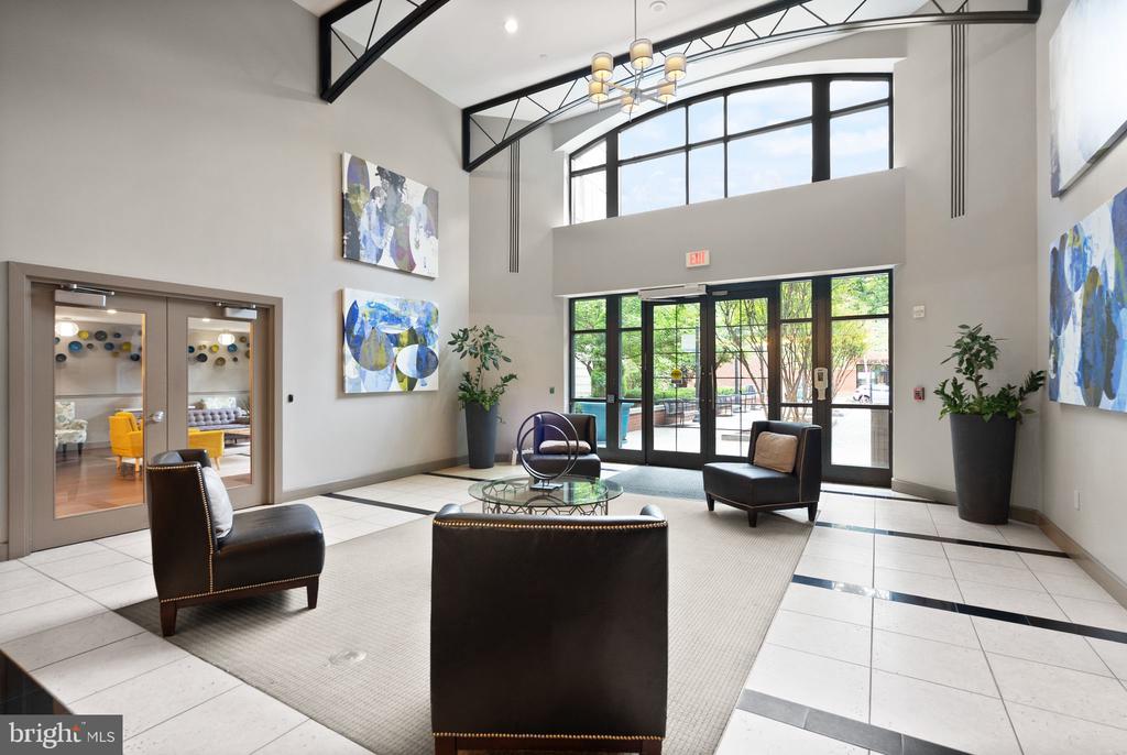 1021 N GARFIELD STREET Unit: 517