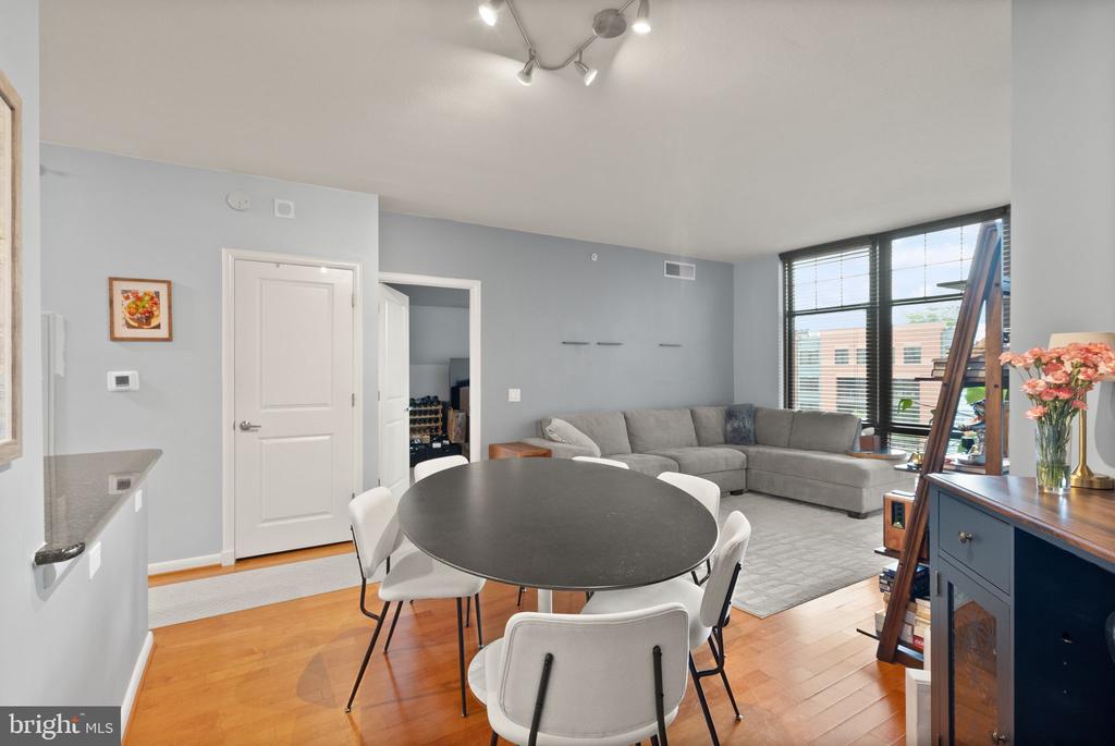 1021 N GARFIELD STREET Unit: 517