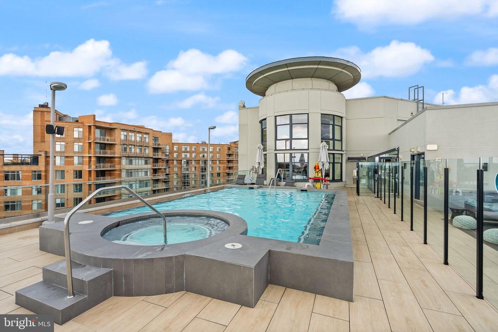1021 N GARFIELD STREET Unit: 517