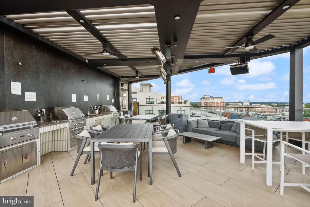 1021 N GARFIELD STREET Unit: 517