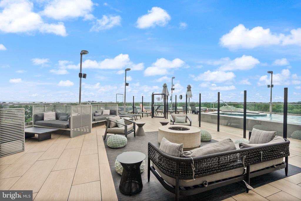 1021 N GARFIELD STREET Unit: 517