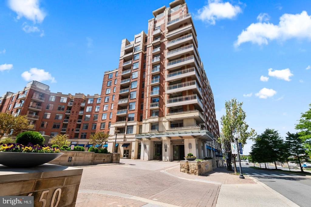 3600 S GLEBE ROAD Unit: 330W