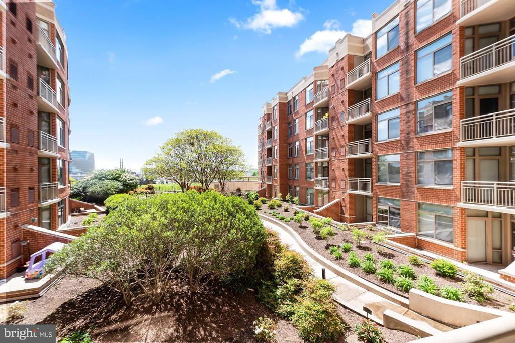 3600 S GLEBE ROAD Unit: 330W