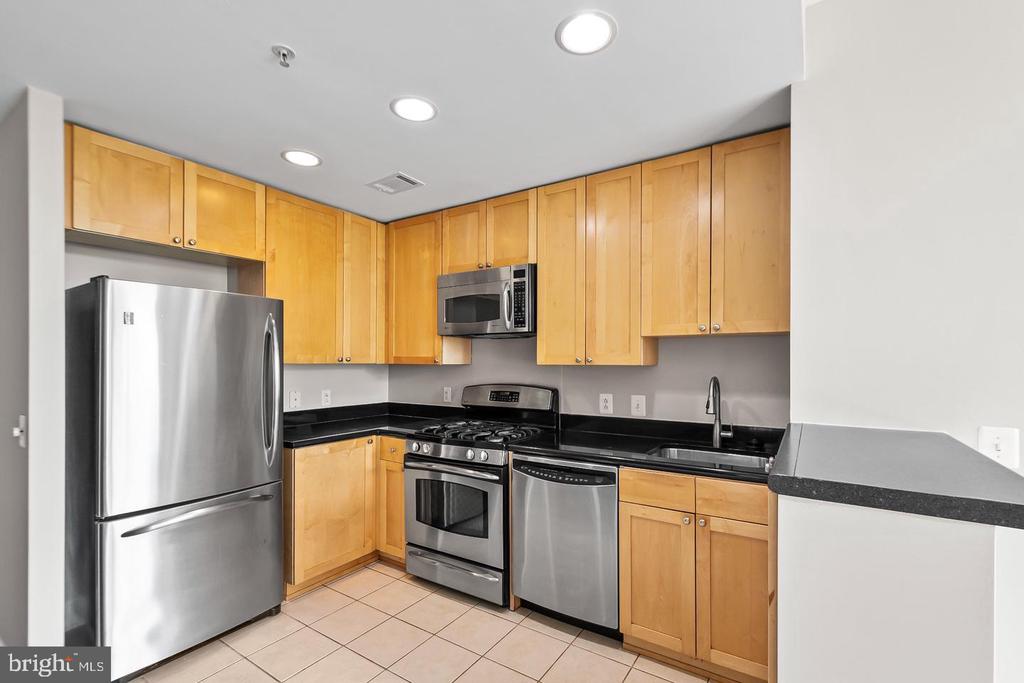 3600 S GLEBE ROAD Unit: 330W