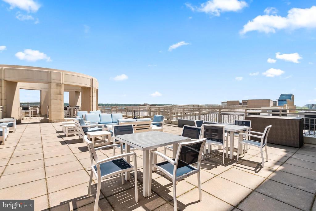 3600 S GLEBE ROAD Unit: 330W