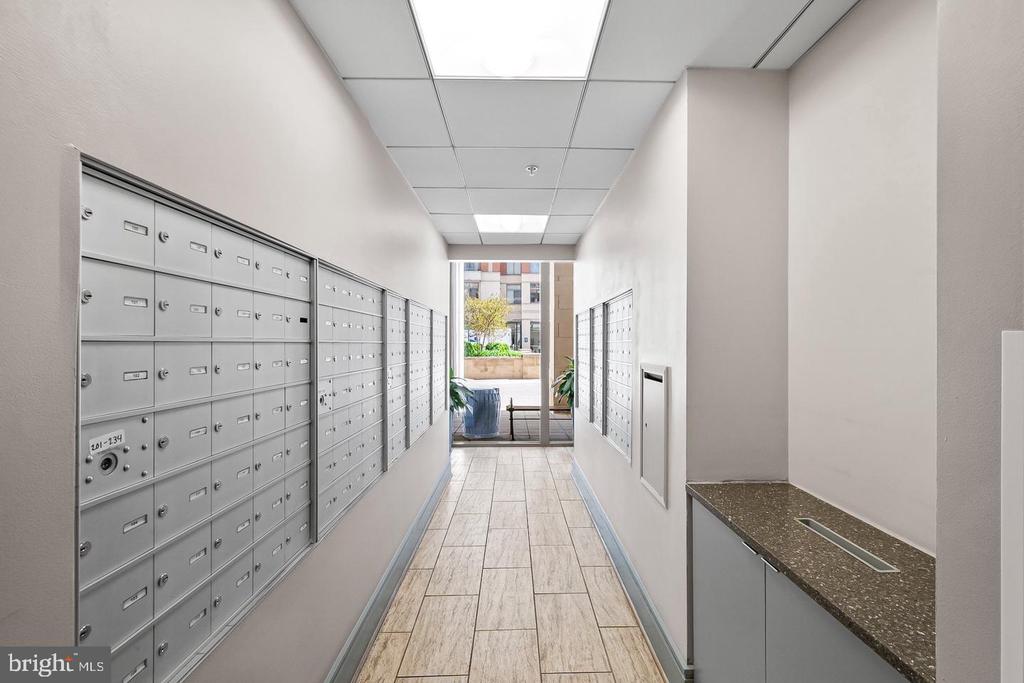 3600 S GLEBE ROAD Unit: 330W