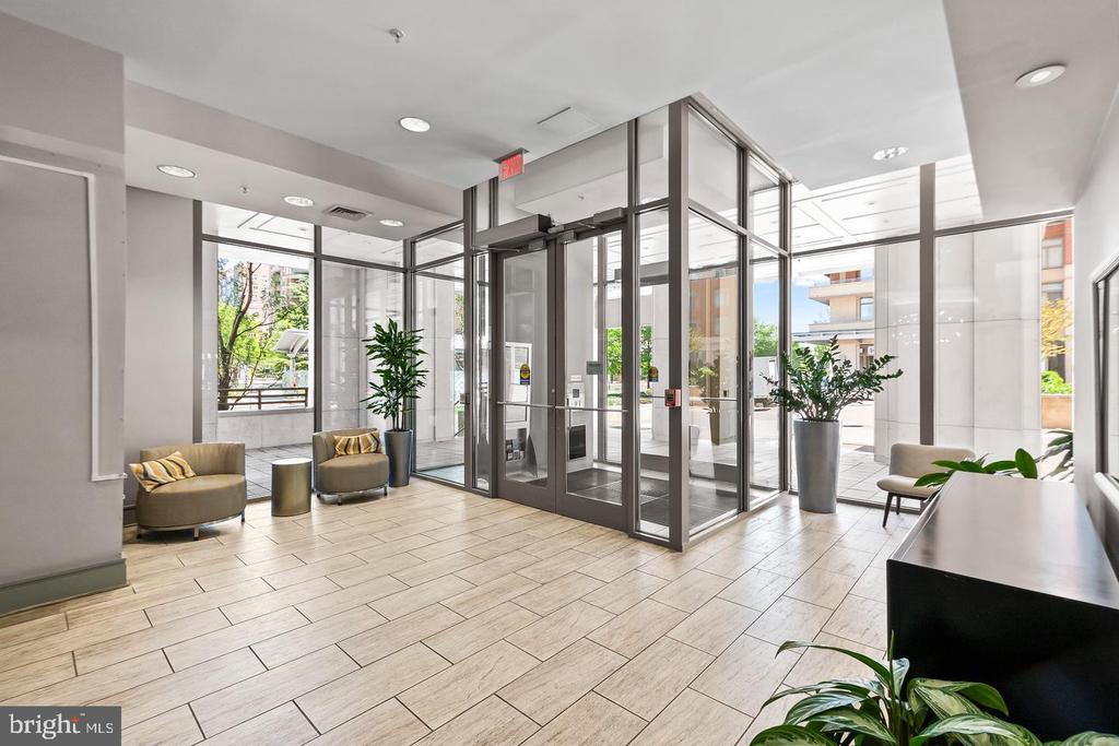 3600 S GLEBE ROAD Unit: 330W