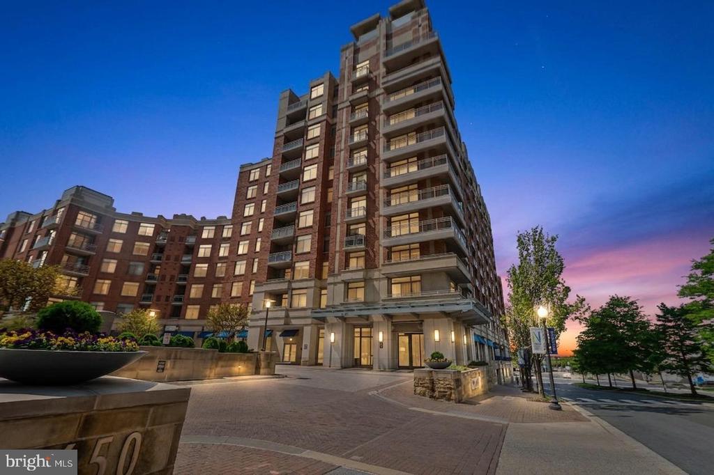 3600 S GLEBE ROAD Unit: 330W
