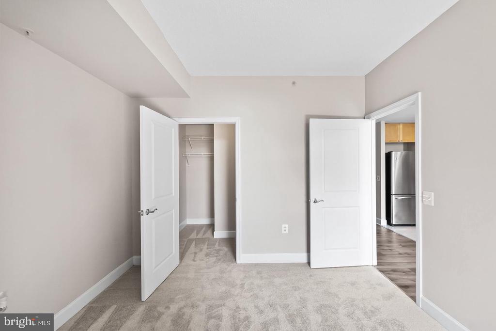 3600 S GLEBE ROAD Unit: 330W