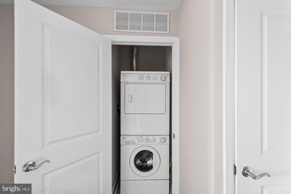 3600 S GLEBE ROAD Unit: 330W