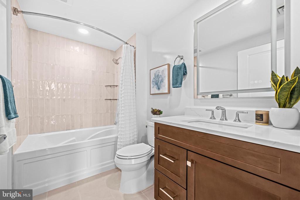 1020 N HIGHLAND STREET Unit: 524