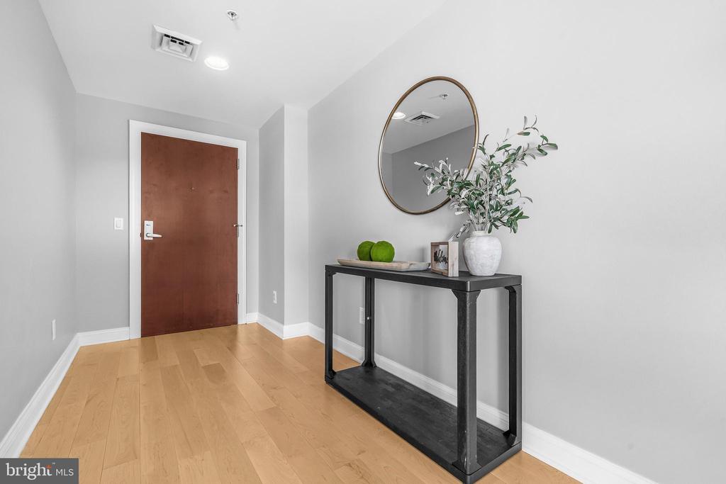 1020 N HIGHLAND STREET Unit: 524