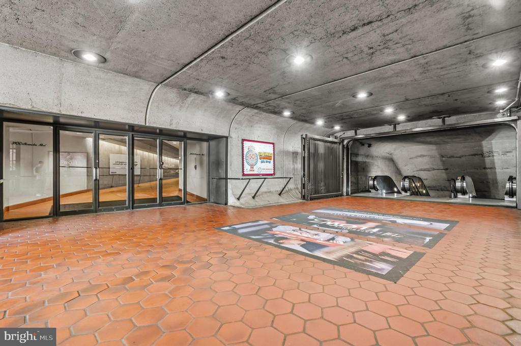 1020 N HIGHLAND STREET Unit: 524