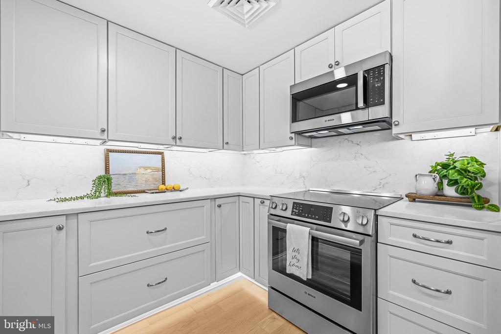 1020 N HIGHLAND STREET Unit: 524