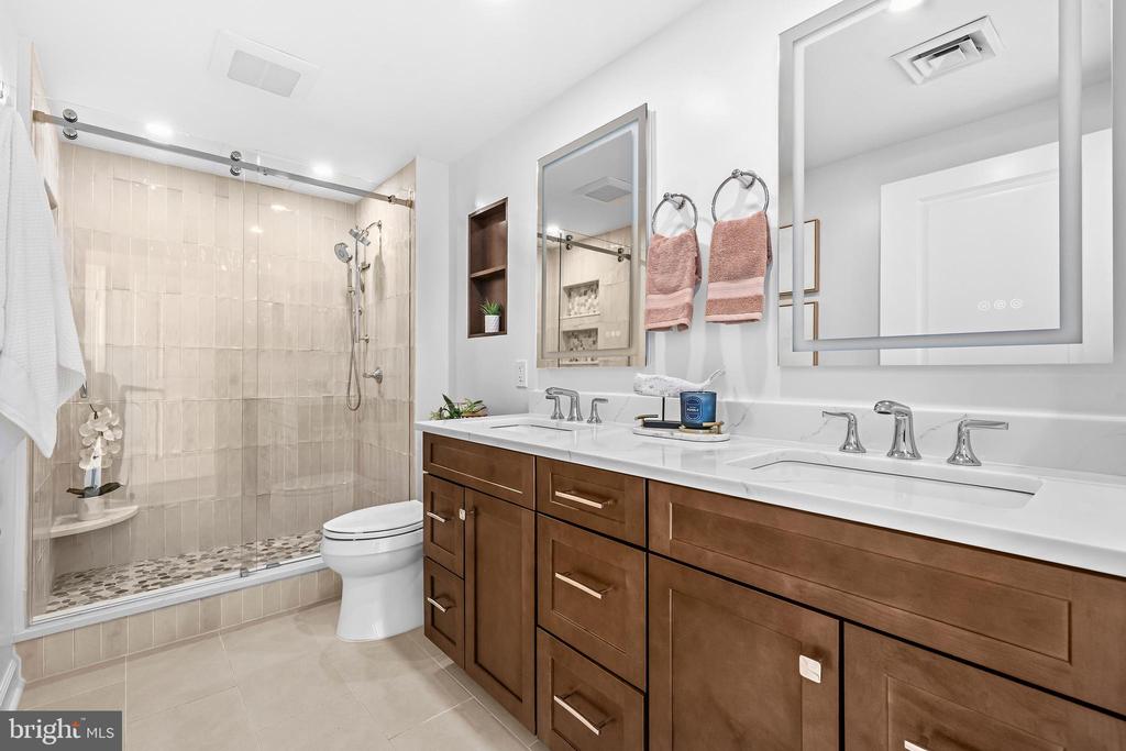 1020 N HIGHLAND STREET Unit: 524