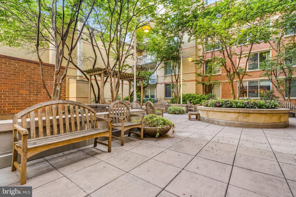 1020 N HIGHLAND STREET Unit: 524