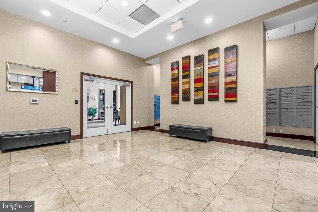 1020 N HIGHLAND STREET Unit: 524