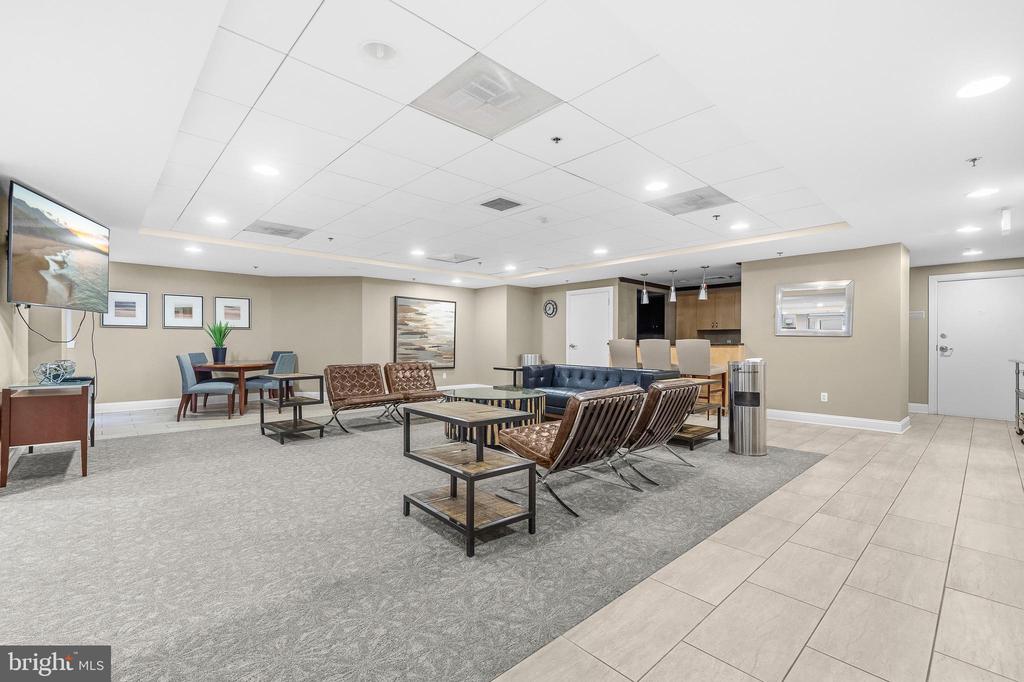 1020 N HIGHLAND STREET Unit: 524
