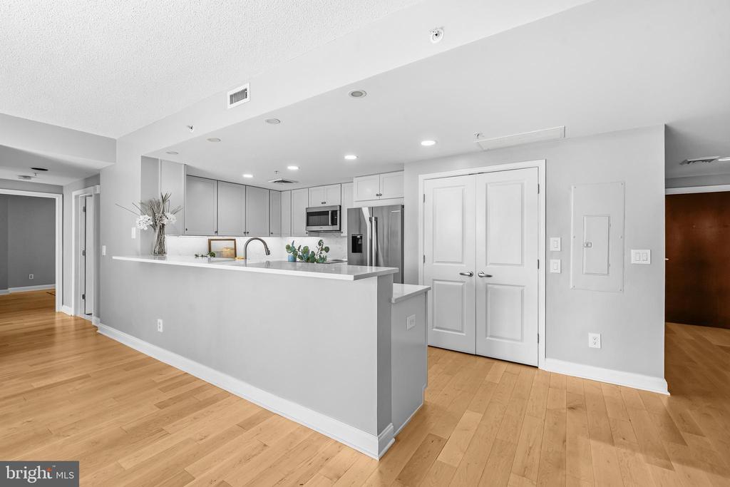 1020 N HIGHLAND STREET Unit: 524