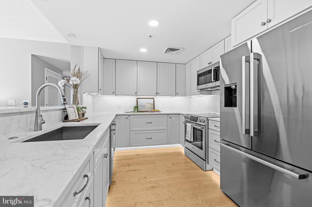 1020 N HIGHLAND STREET Unit: 524