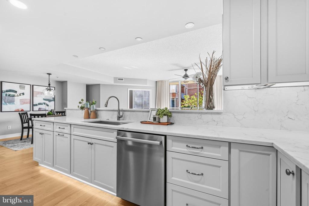 1020 N HIGHLAND STREET Unit: 524