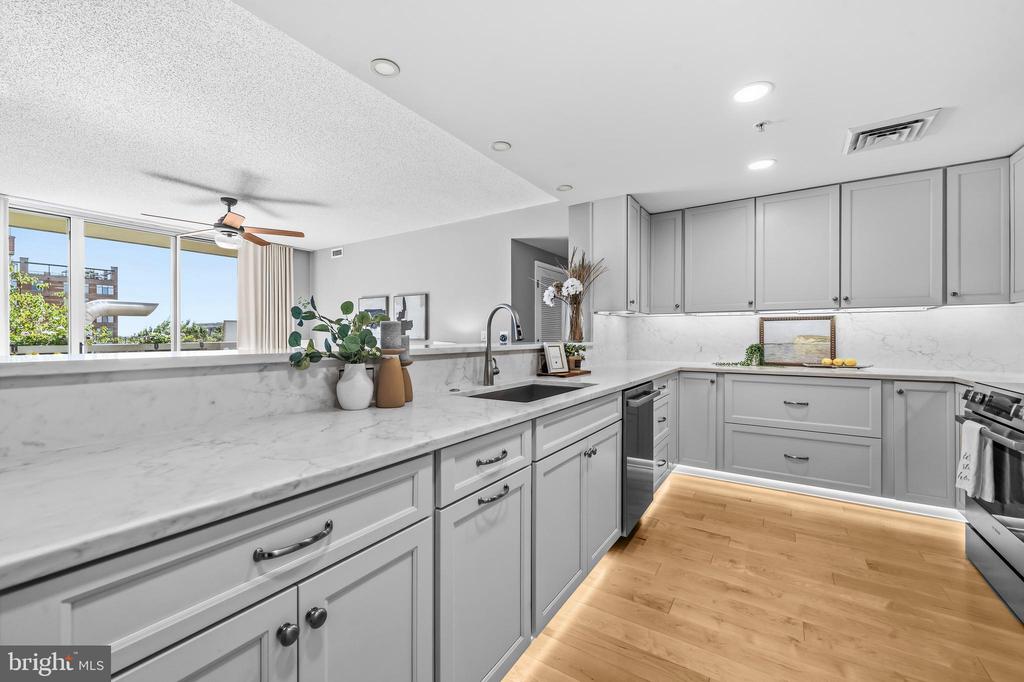 1020 N HIGHLAND STREET Unit: 524