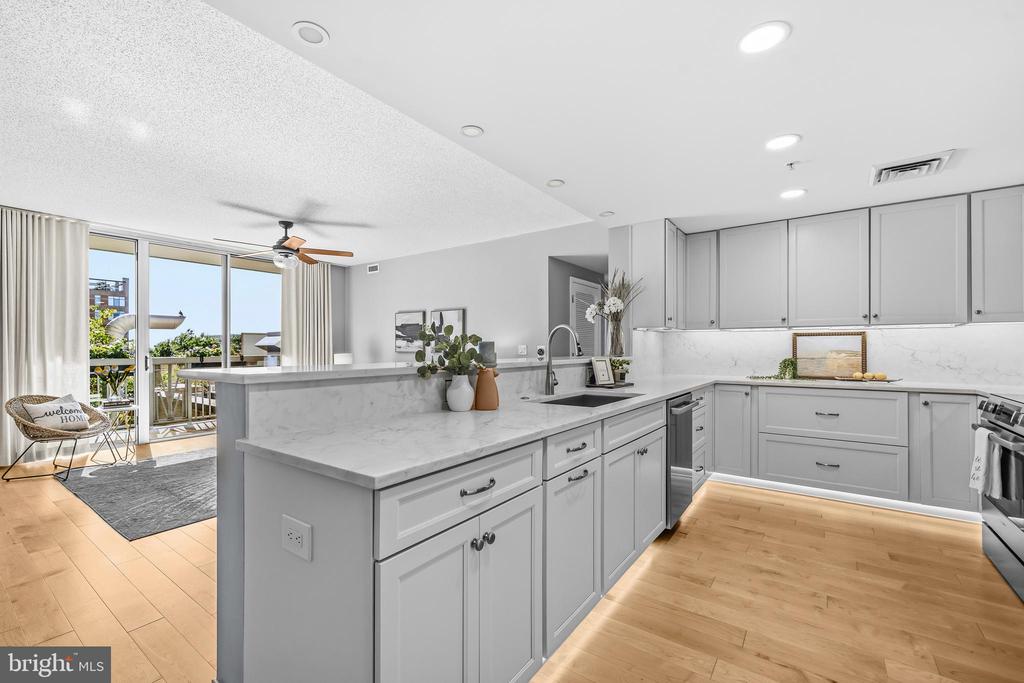 1020 N HIGHLAND STREET Unit: 524