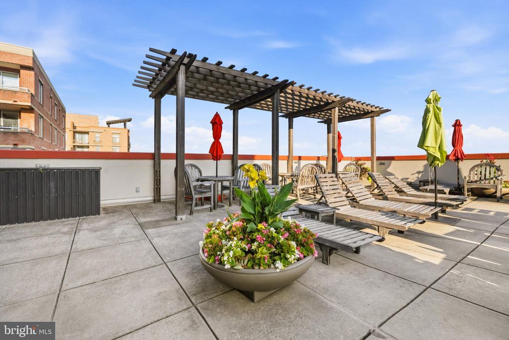 1020 N HIGHLAND STREET Unit: 524