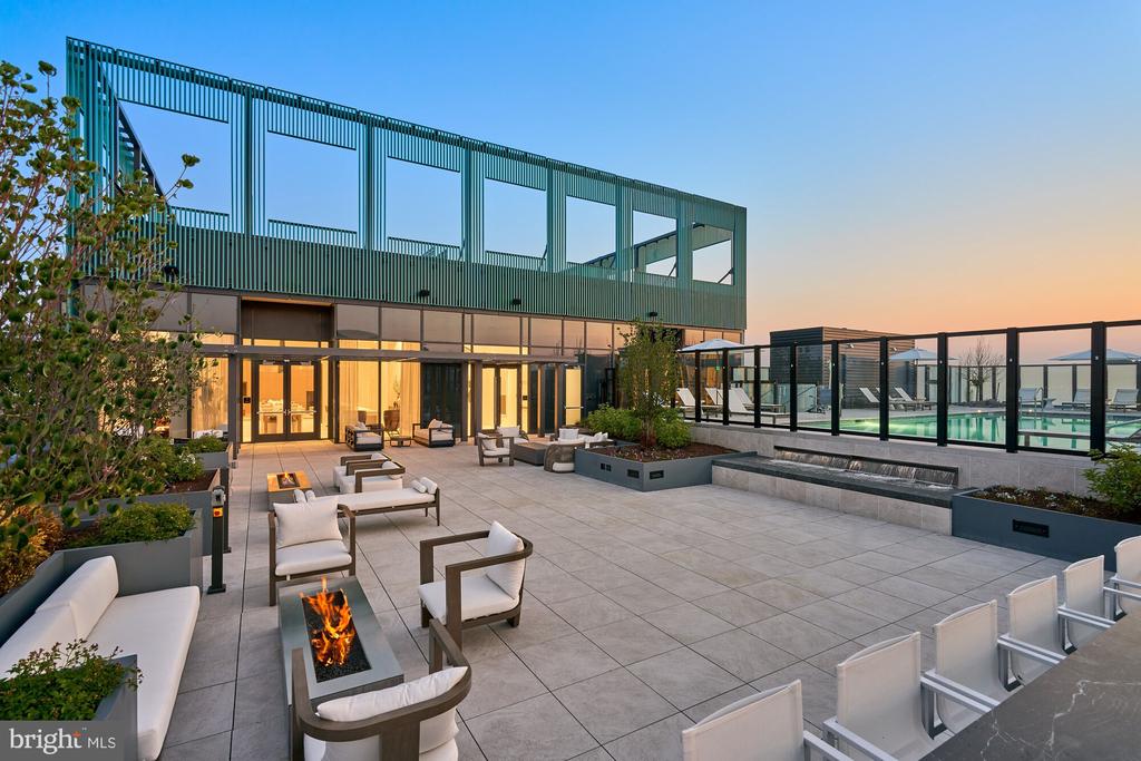 3030 POTOMAC AVENUE Unit: PH1