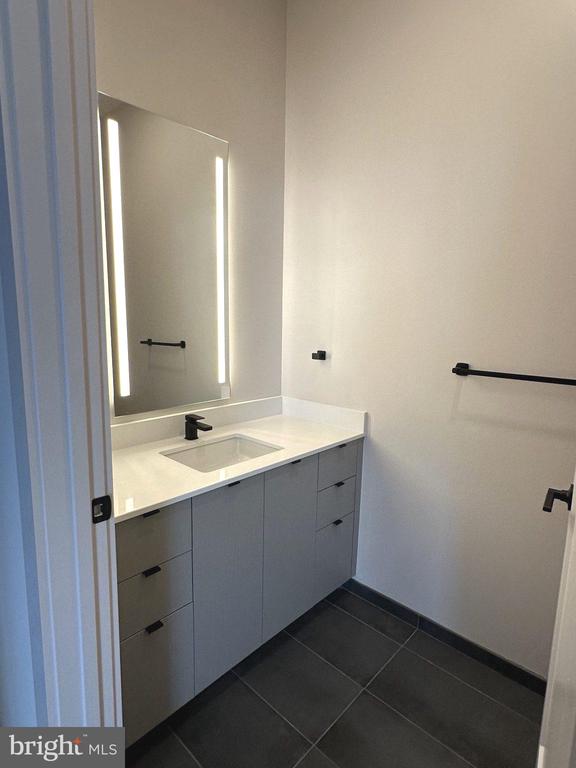 3030 POTOMAC AVENUE Unit: PH1